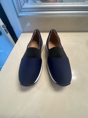 Vionic navy blue cameo slip-on  comfort shoes size 8.5